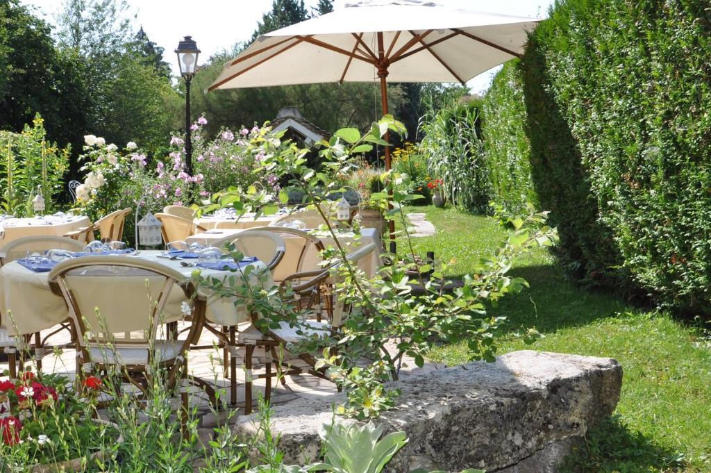 Logis Auberge Du Centre Chitenay Ngoại thất bức ảnh